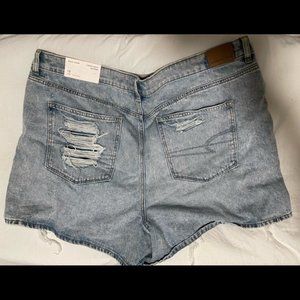 NWT - American Eagle Super High Rise Mom Shorts - Size 18/34W